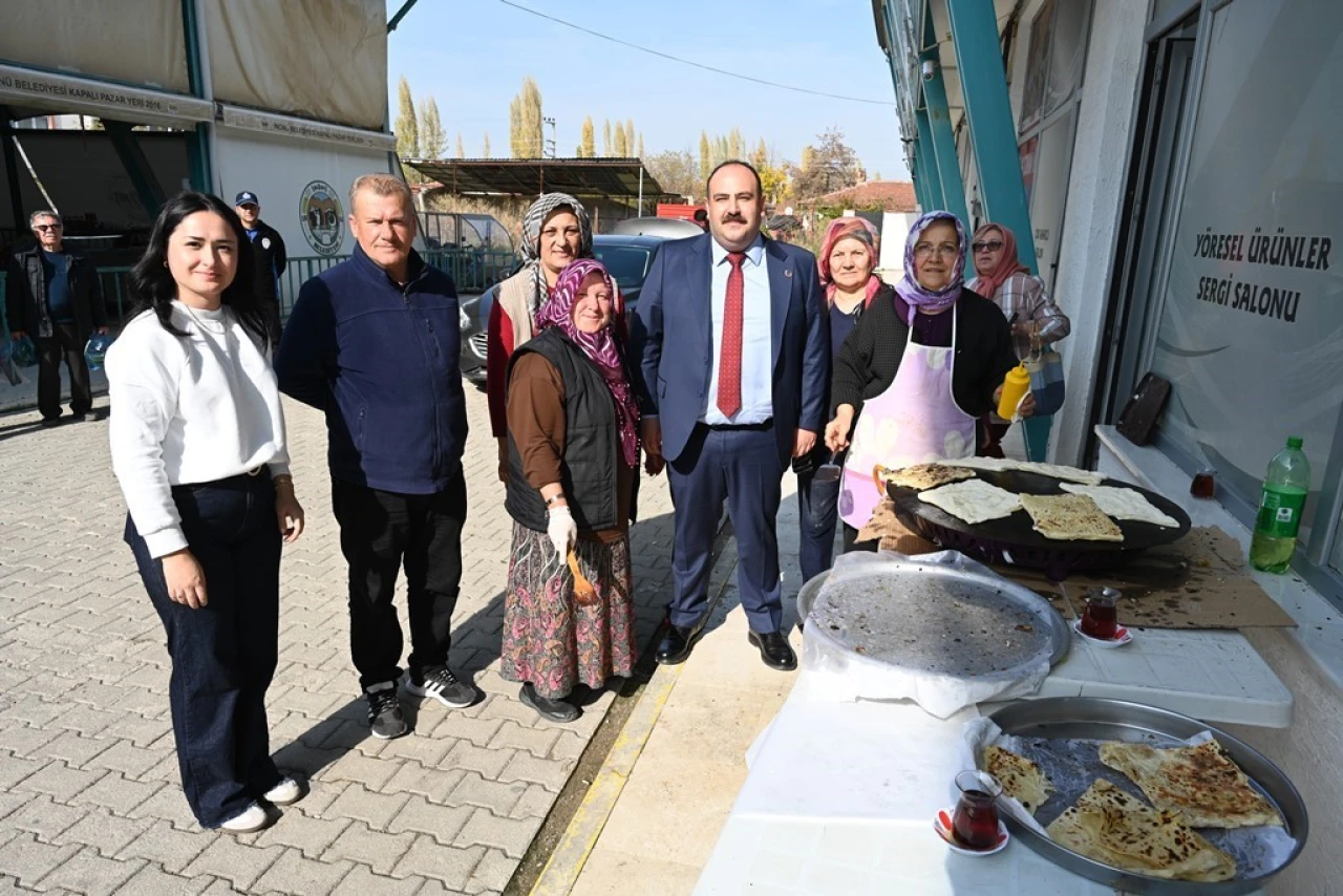 İnönülü Kadınlar Başkan Hamamcı’ya Bazlama İkram Etti