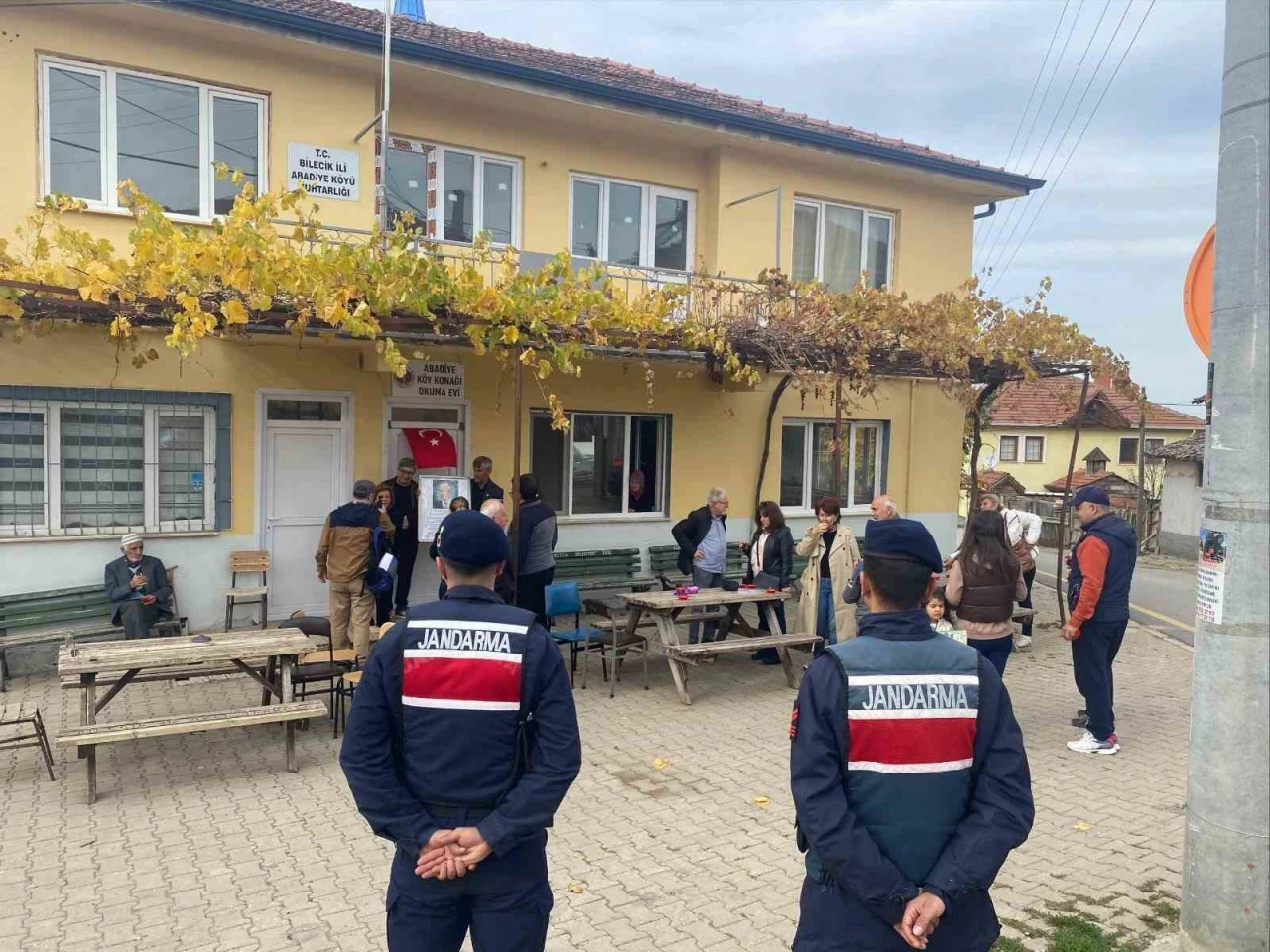 Bilecik’te Jandarma Ekipleri Hem Güvenliği Sağladı Hem Bilgilendirdi
