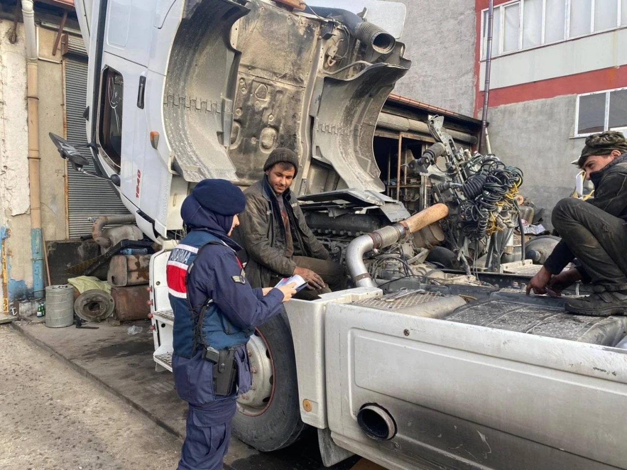 Jandarma’dan Kadına Yönelik Şiddet ve Zorla Evlilik Bilgilendirmesi