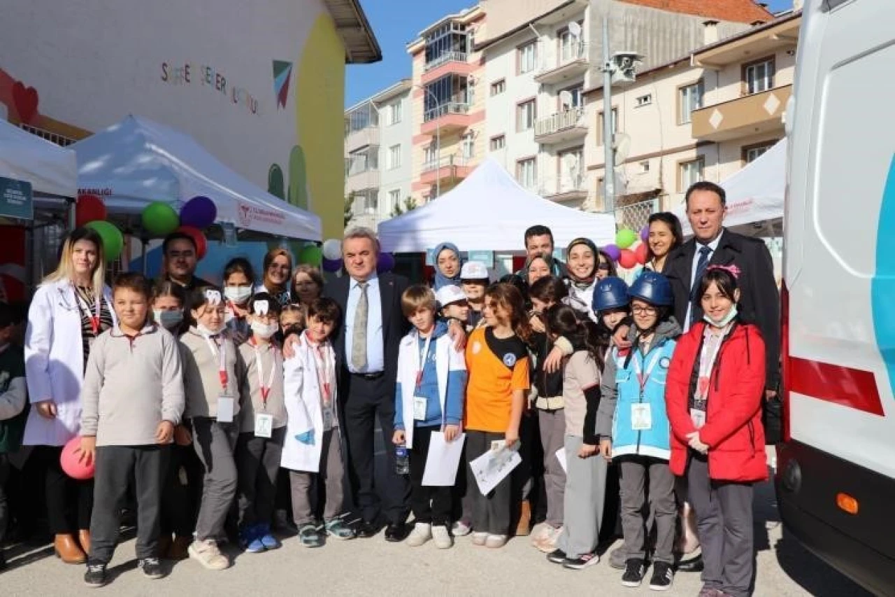 Bozüyük Kaymakamı Adem Öztürk, Sağlıklı Çocuk Elçi Programında öğrencilerle buluştu
