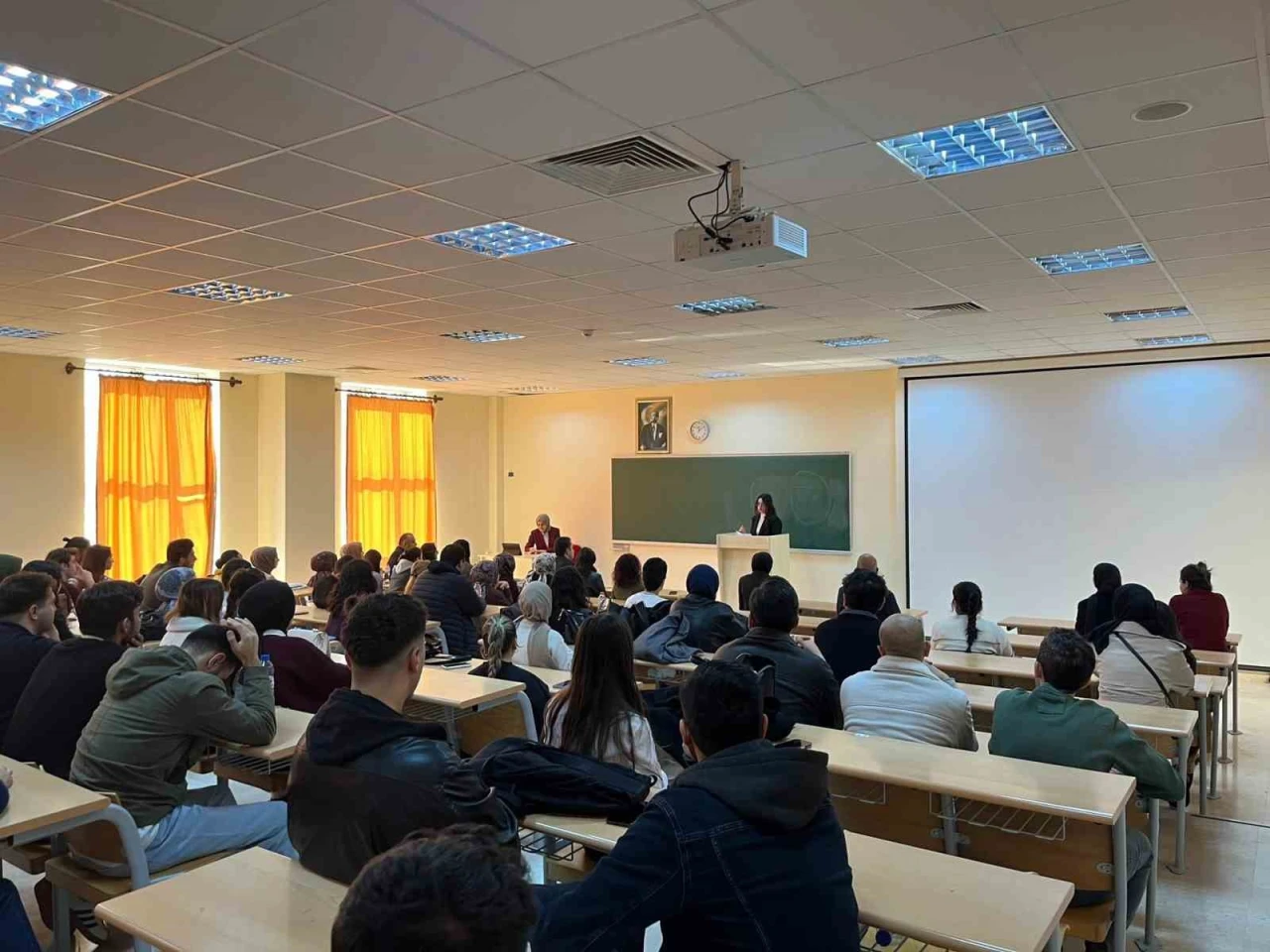 Kaymakam Kılıç BŞEÜ öğrencileriyle kariyer deneyimlerini paylaştı