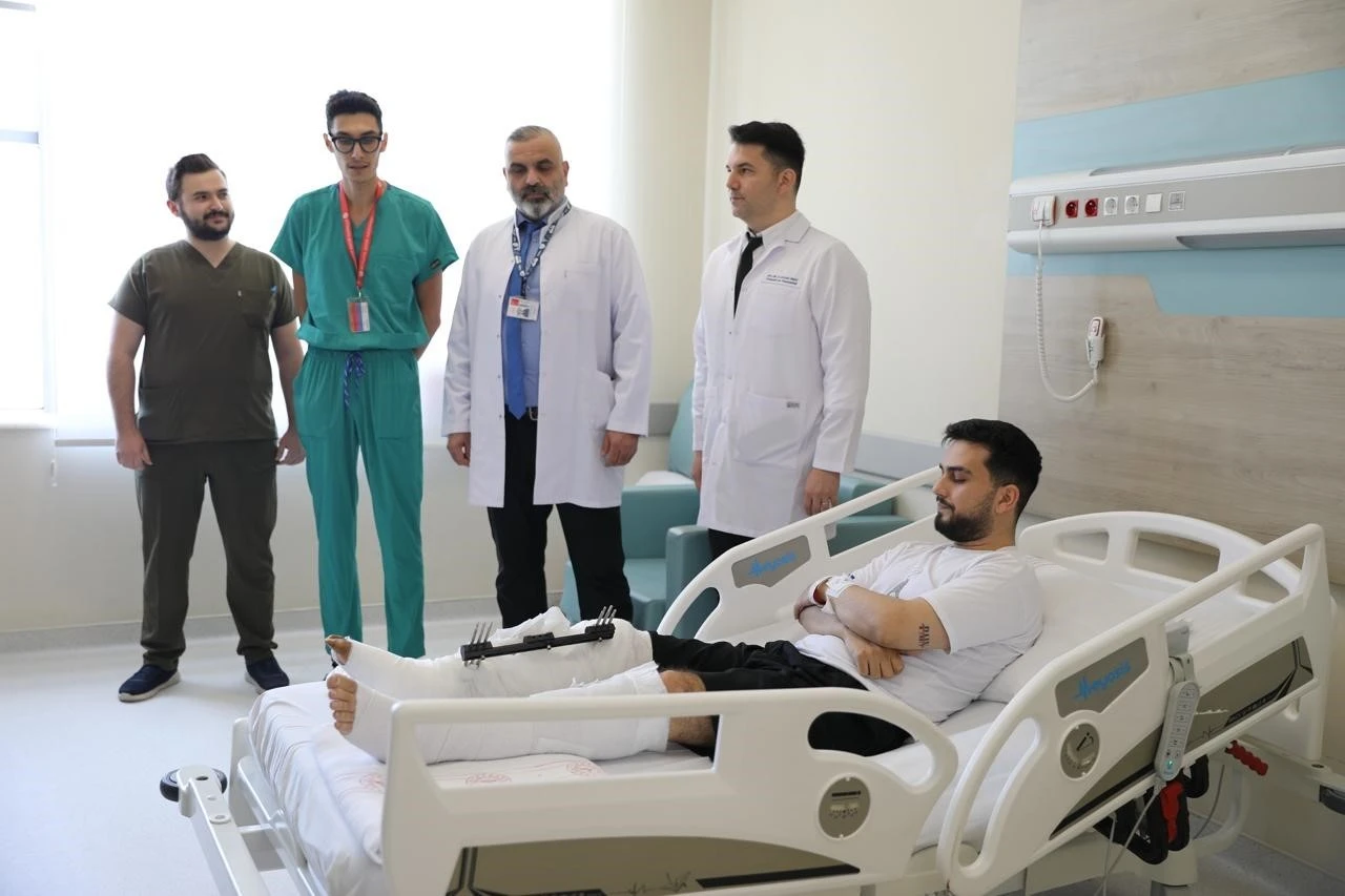 Kütahya’da 1,5 Yıldır İyileşmeyen Kırık Mikrocerrahiyle Onarıldı