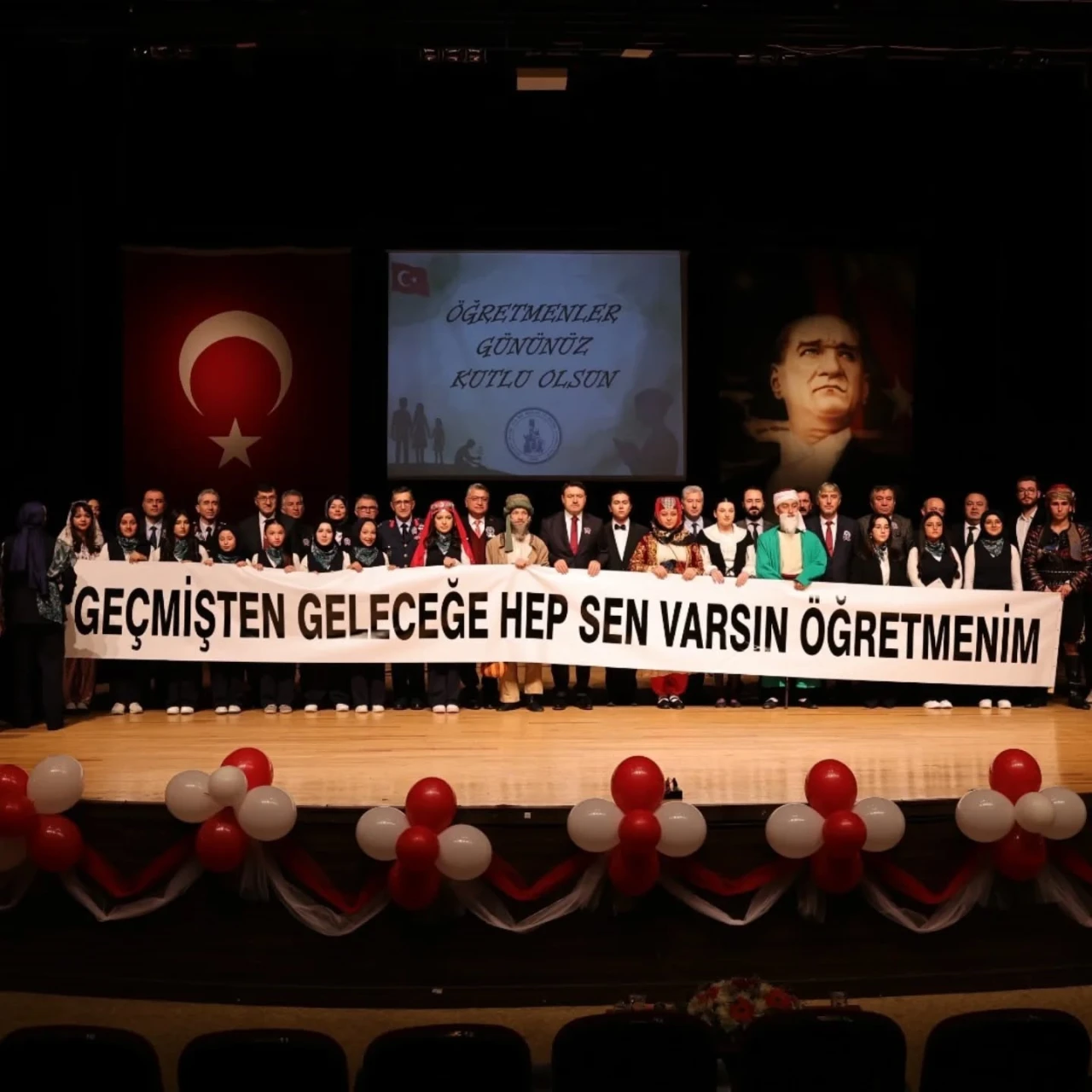 Kütahya’da coşkulu Öğretmenler Günü kutlaması