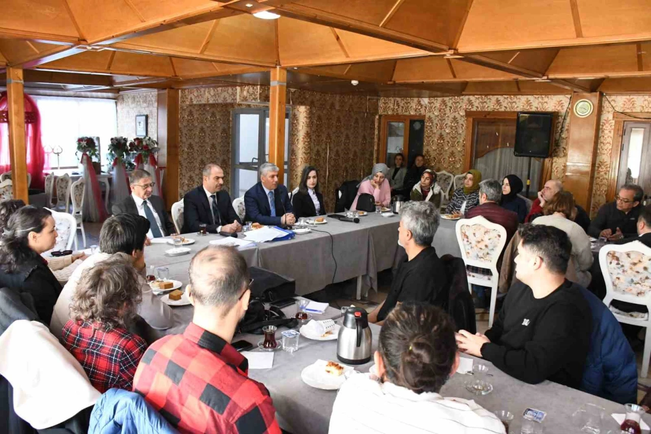 MEB Başmüfettişi Tunç, Eskişehir’de Öğretmenlerle Bir Araya Geldi
