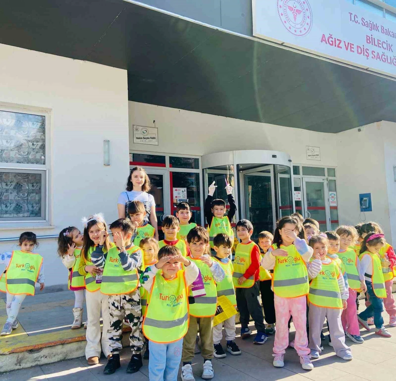 Ağız ve diş sağlığı haftasında minikler diş hastanesini ziyaret etti