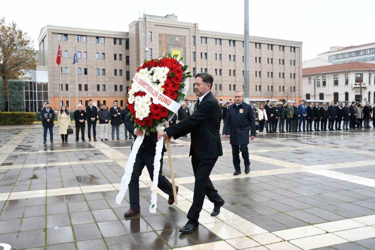 Eskişehir’de Öğretmenler Günü için çelenk sunma töreni düzenlendi