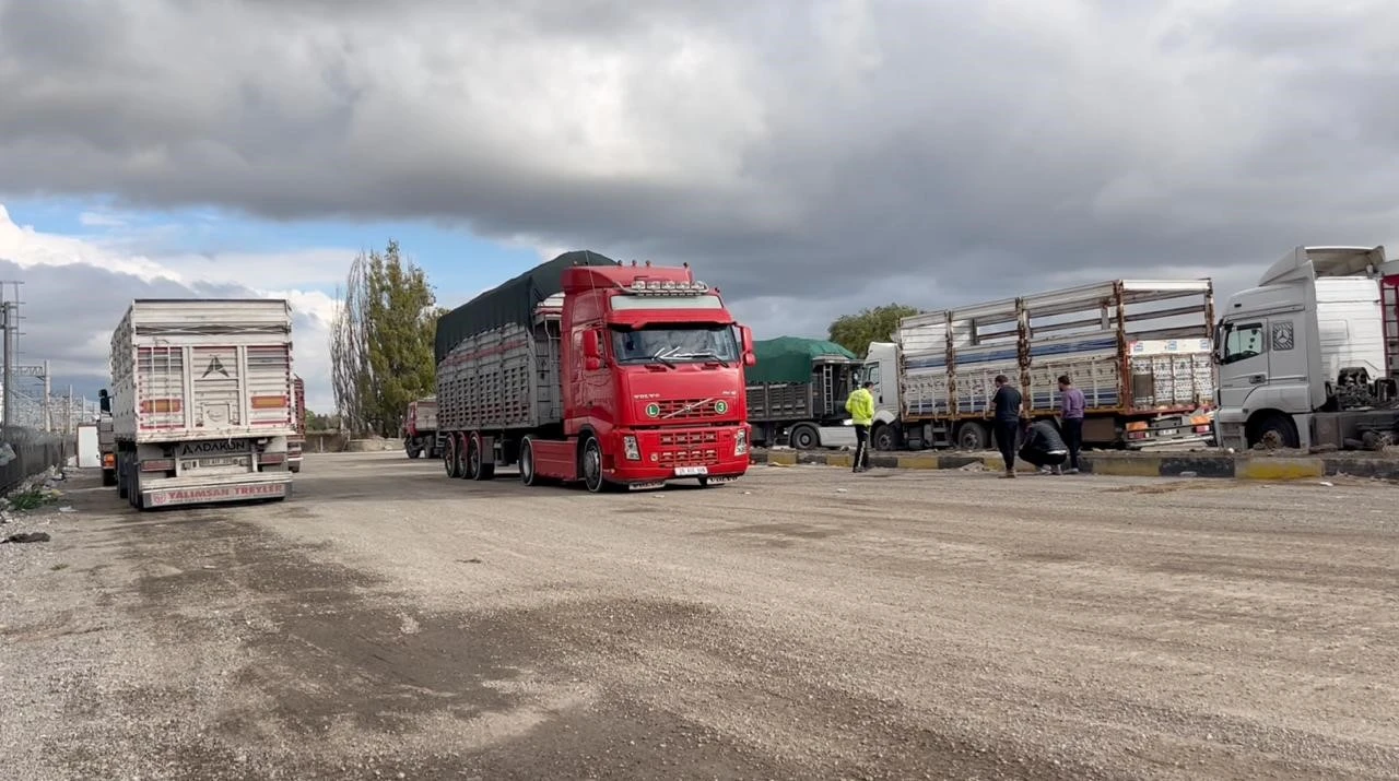 Polis Uyardı, Tır Kaçtı: Kovalamaca Eskişehir Şeker Fabrikasında Son Buldu