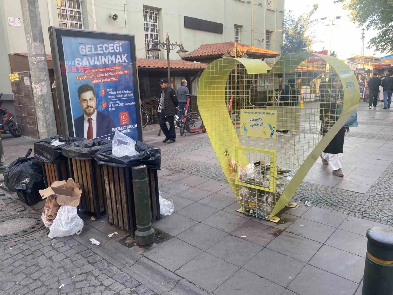Duyarsız Vatandaşlar, Geri Dönüşüm Kafesini Çöplüğe Döndürdü