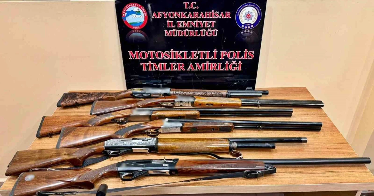 Afyonkarahisar’da polis baskınında saksılarda yasadışı bitki ele geçirildi