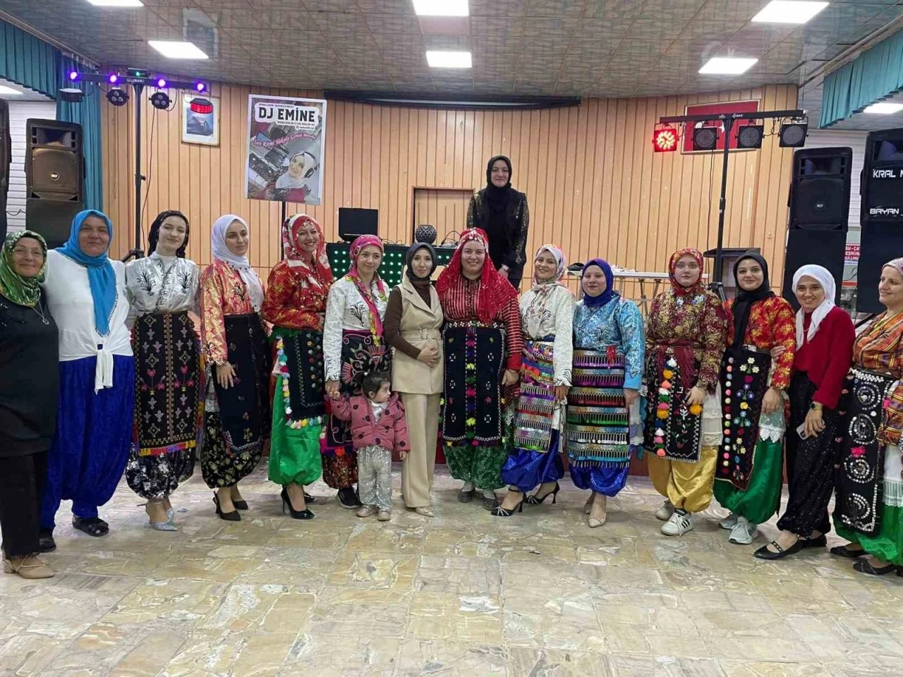 Simavlı kadınların "Üç Etek Gecesi" yoğun ilgi gördü