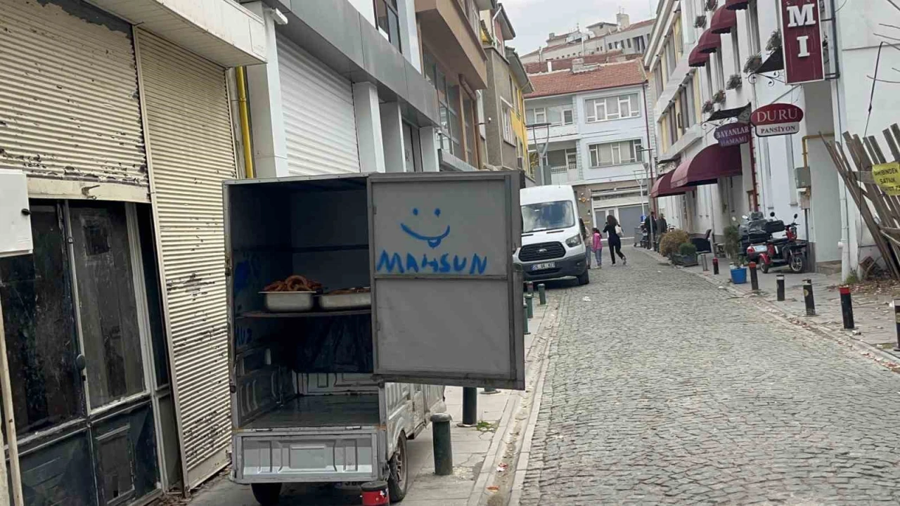 Sağlıksız şartlarda taşınan tatlılar sağlığı tehdit ediyor