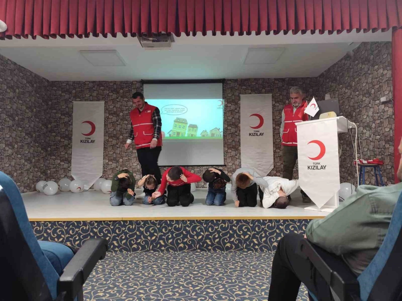 Tepebaşı Kızılay’dan işitme engelli öğrencilere afet bilinci eğitimi düzenlendi