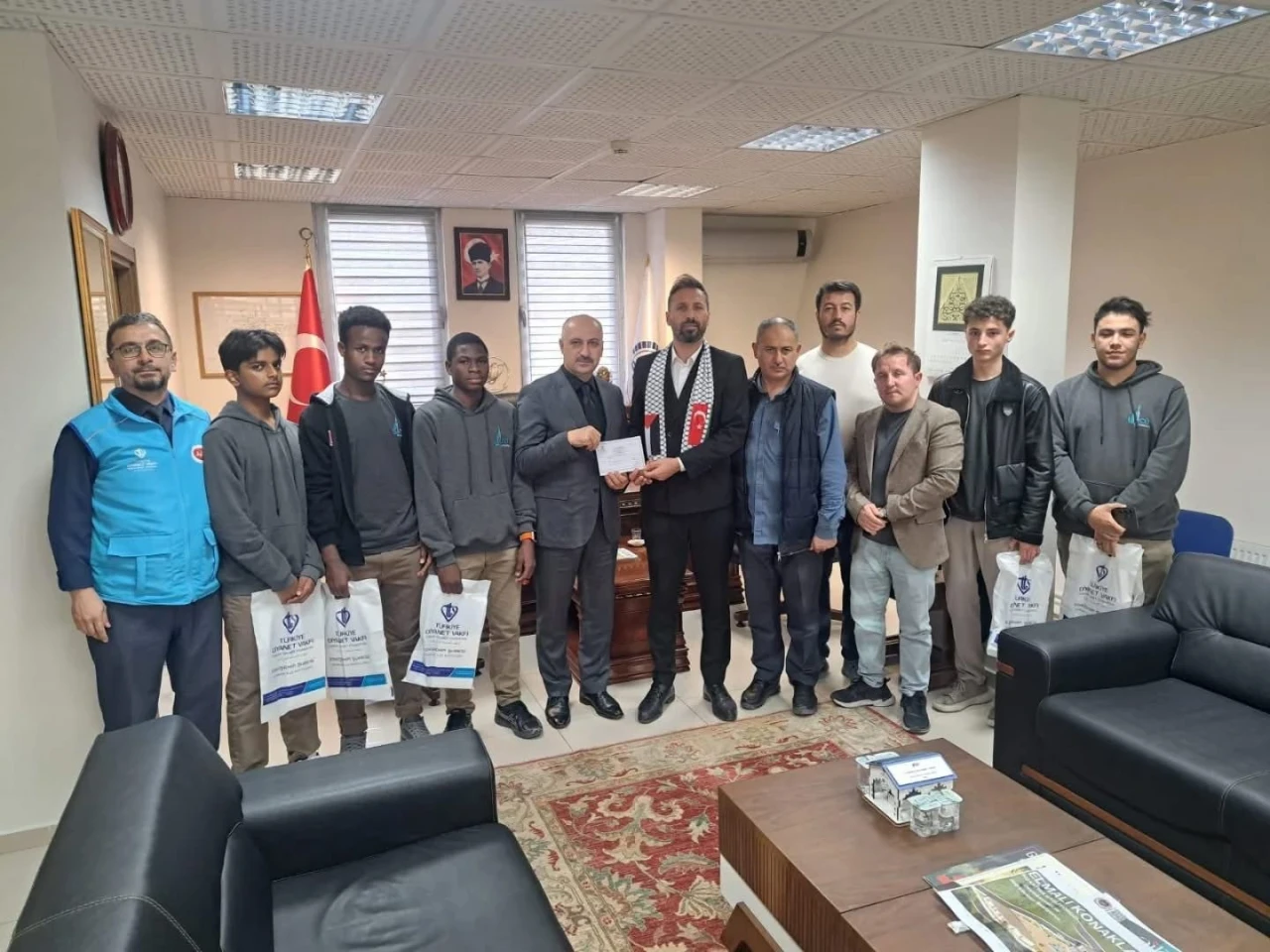 Uluslararası Cevat Ülger AİHL Öğrencileri Filistin İçin Hayır Panayırı Düzenledi