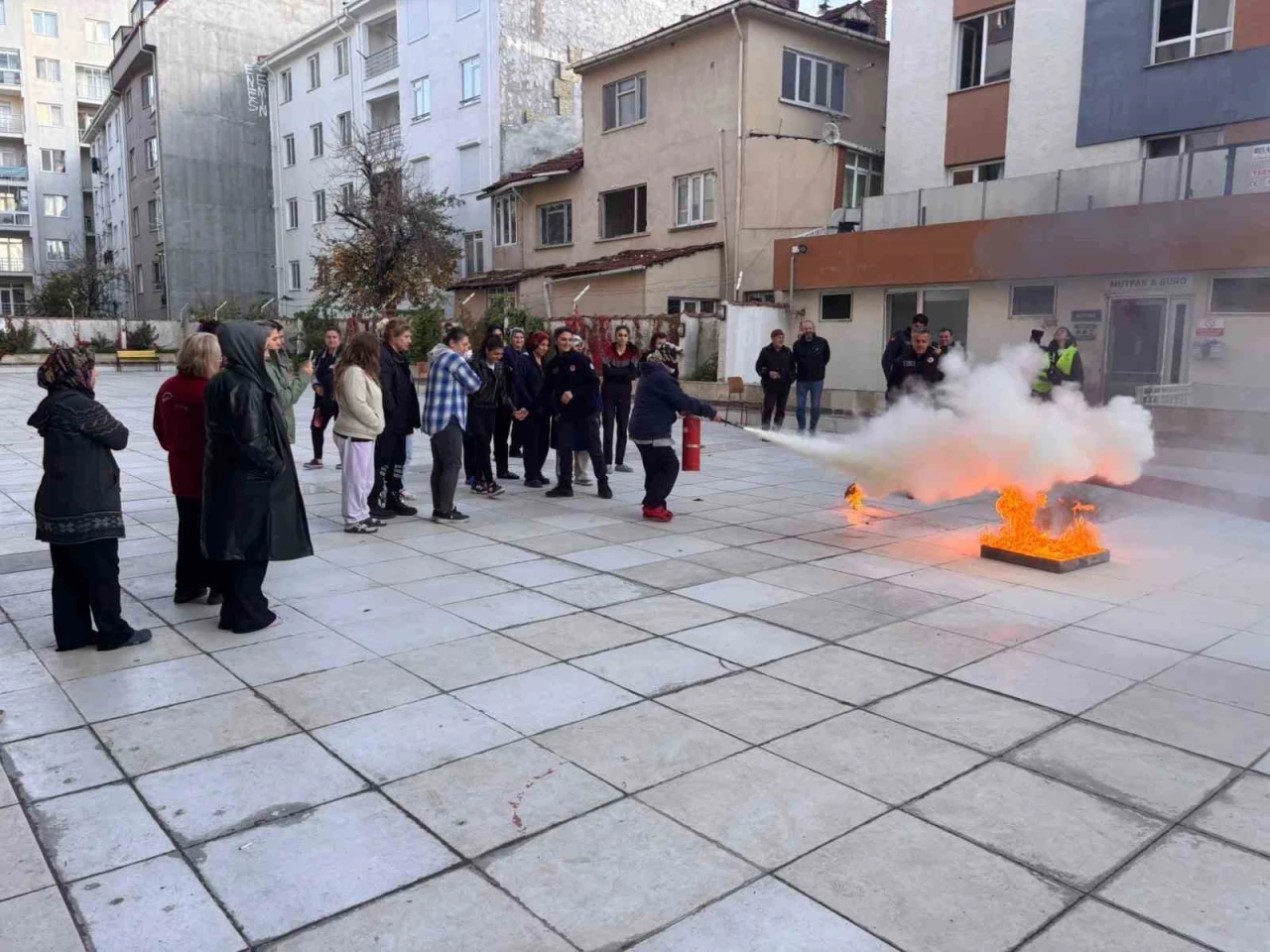 Eskişehir’de Yurt Personeline Yangınla Mücadele Eğitimi Verildi