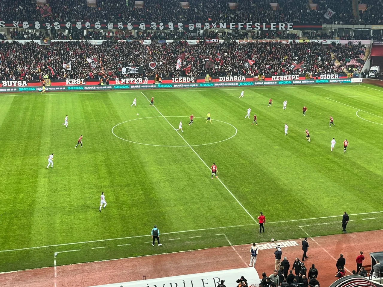 Es-Es, Karşıyaka’yı Ağırlıyor: Kritik 90 Dakika Başladı