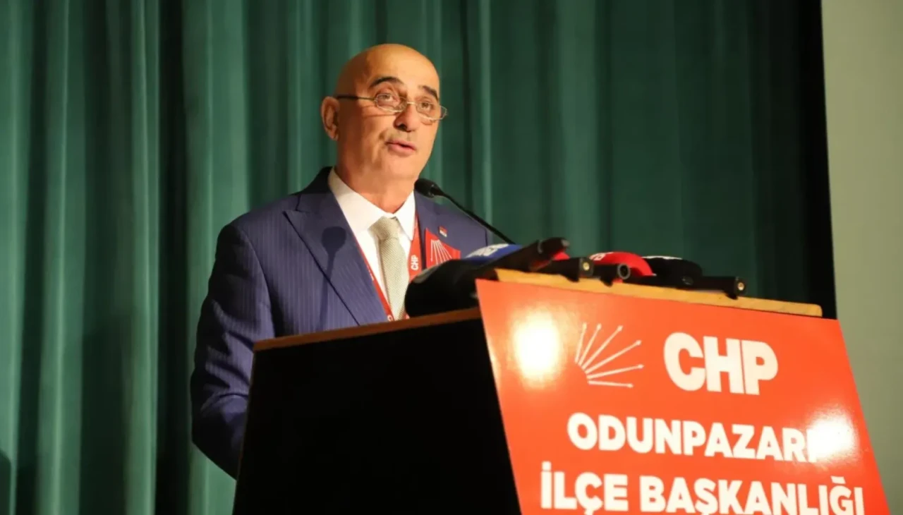 CHP’den İstifa Eden Meclis Üyesi Berke Akyel'e “Görevden de Ayrılın” Çağrısı