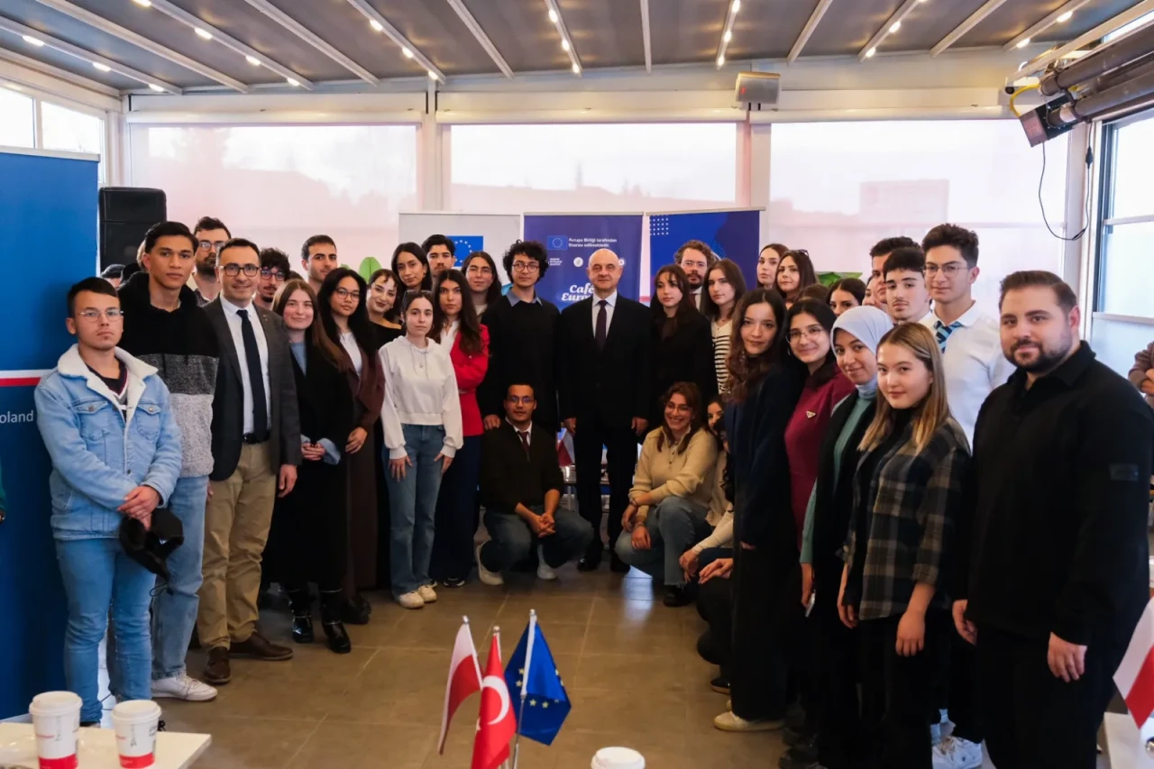 Eskişehir'de Gençler Avrupa Gündemini Büyükelçilere Sordu