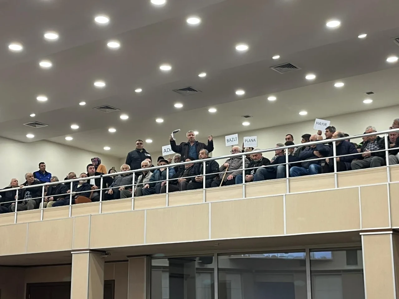 Tepebaşı Belediye Meclisinde Yeşiltepe Gerginliği: Vatandaşlar Referandum İstiyor!