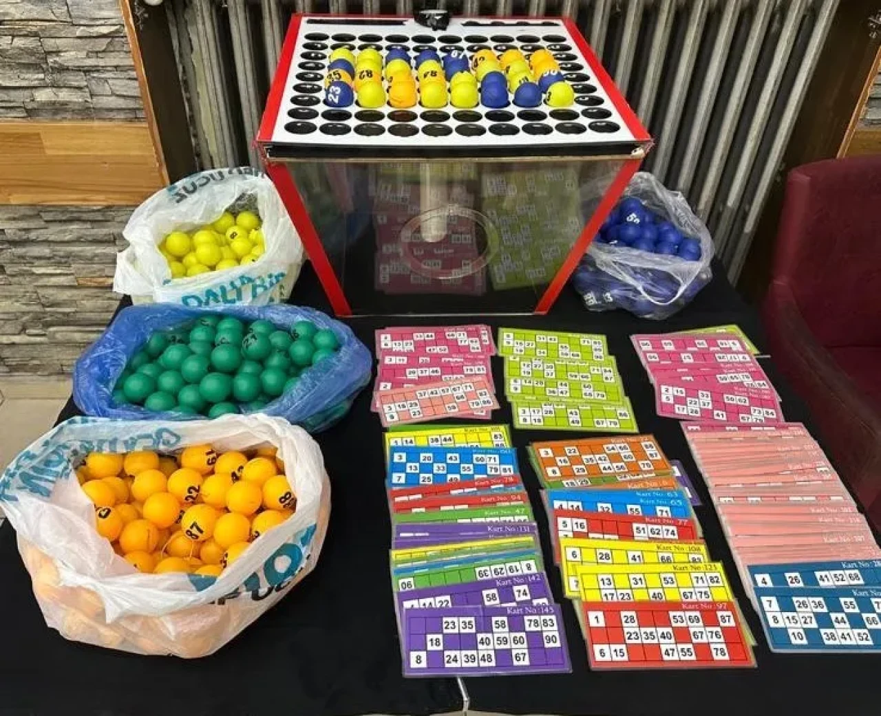 Eskişehir’de 3 Kapılı Gizli Kumarhaneye Polis Baskını