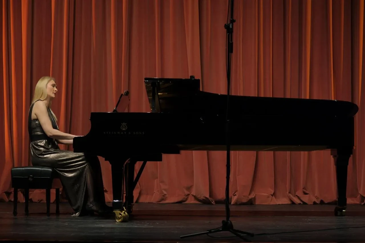 Sanatseverlere Unutulmaz Gece: Bahar ve Simonovic Ayakta Alkışlandı