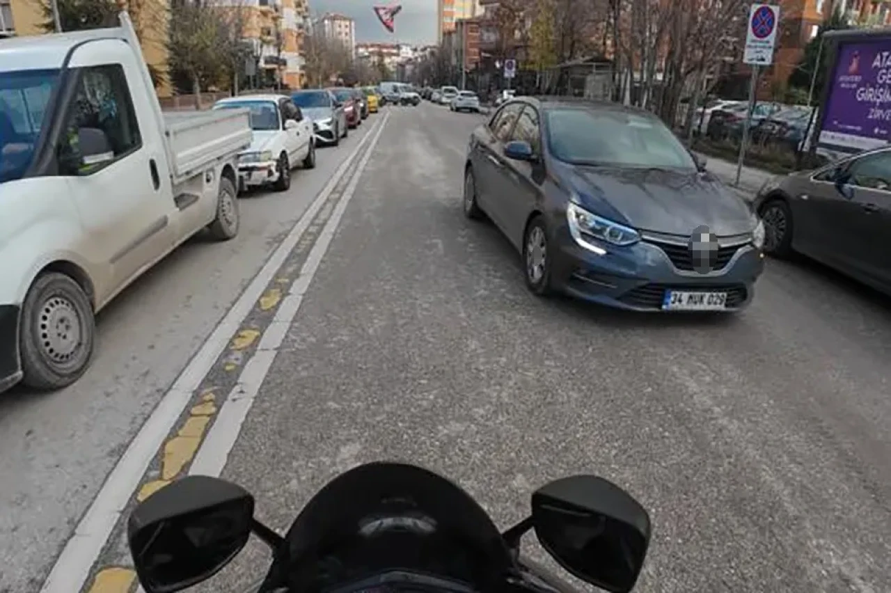 Eskişehir'de Görüntüleri Kask Kamerası Kaydetti: Ters Yöne Giren Sürücü Kazaya Davetiye Çıkardı