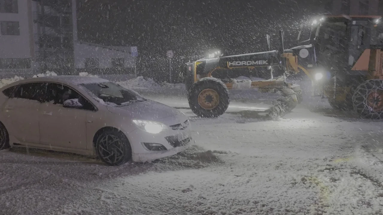 Uludağ’da yoğun kar etkisini artırdı