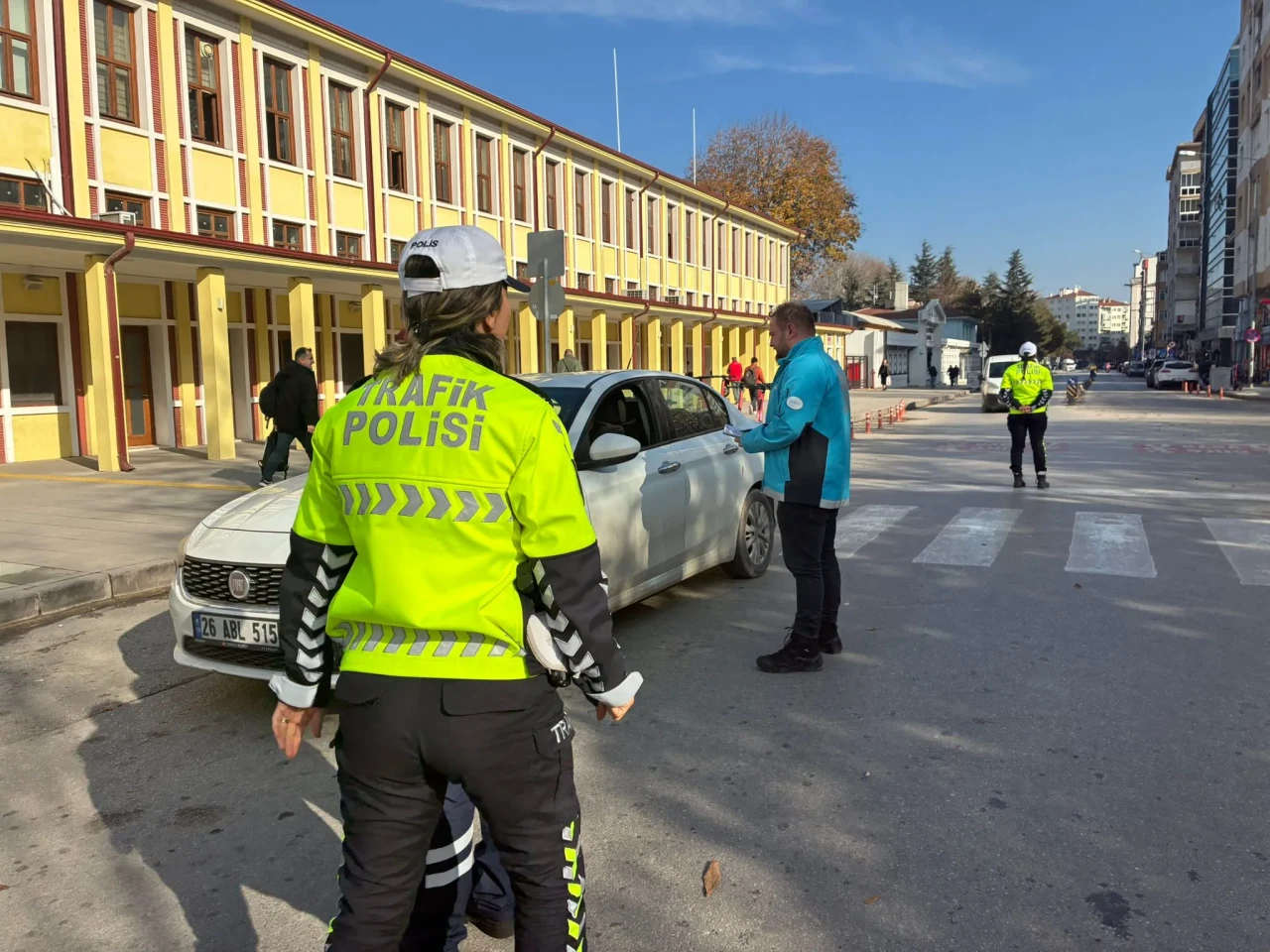 Eskişehir’de “Yaşama Yol Ver” Broşürleri Sürücülere Dağıtıldı