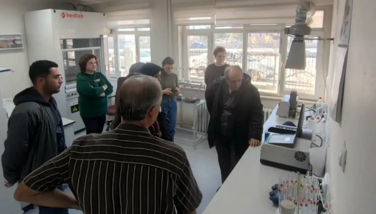 Afyon'da Üniversite Öğrencileri Analizleri Yerinde Gördü