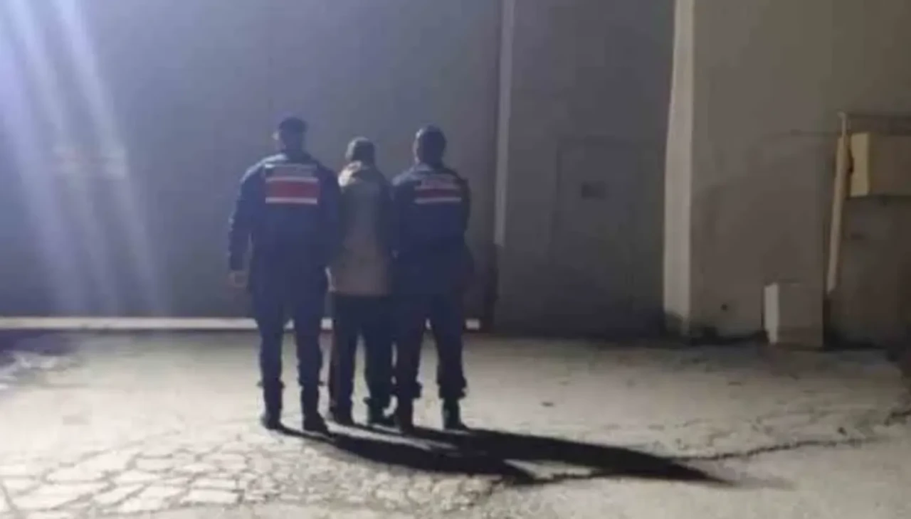 Jandarma Ekipleri, Bilecik’te Hırsızlık Suçundan Aranan Şahsı Yakaladı