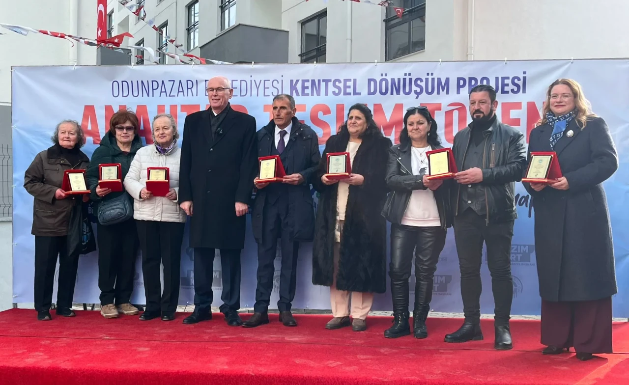 Karapınar’da Konutların Anahtarları Hak Sahiplerine Teslim Edildi