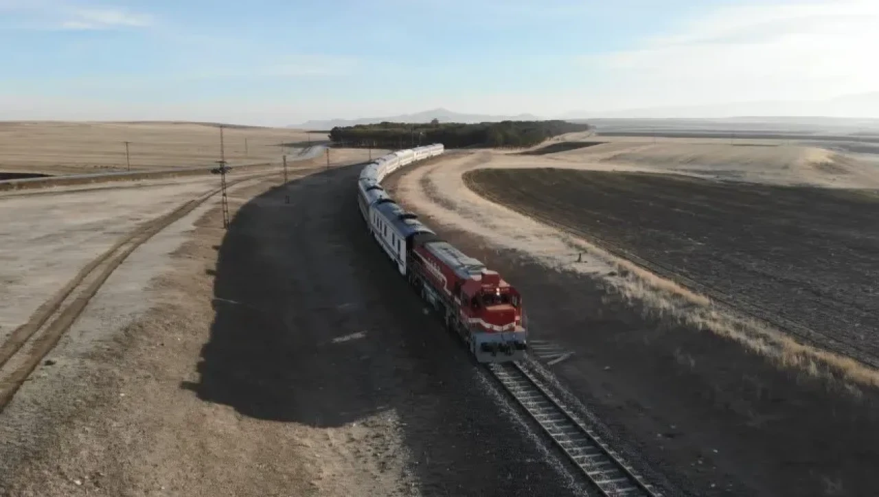 Turistik Doğu Ekspresi Kış Sezonuna Başlıyor: Biletler Günler Öncesinden Tükendi!