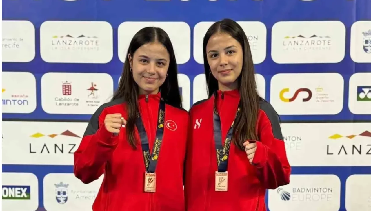 Eskişehirli ikizler Avrupa’dan bronz madalyayla döndü