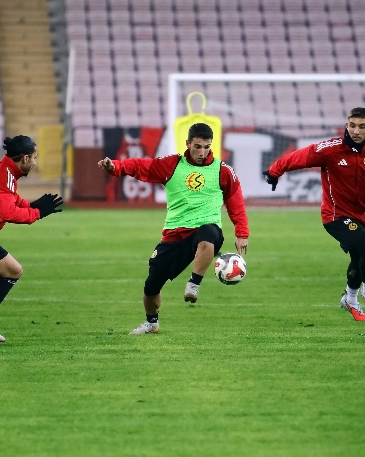 Eskişehirspor, Karşıyaka maçı hazırlıklarını sürdürüyor
