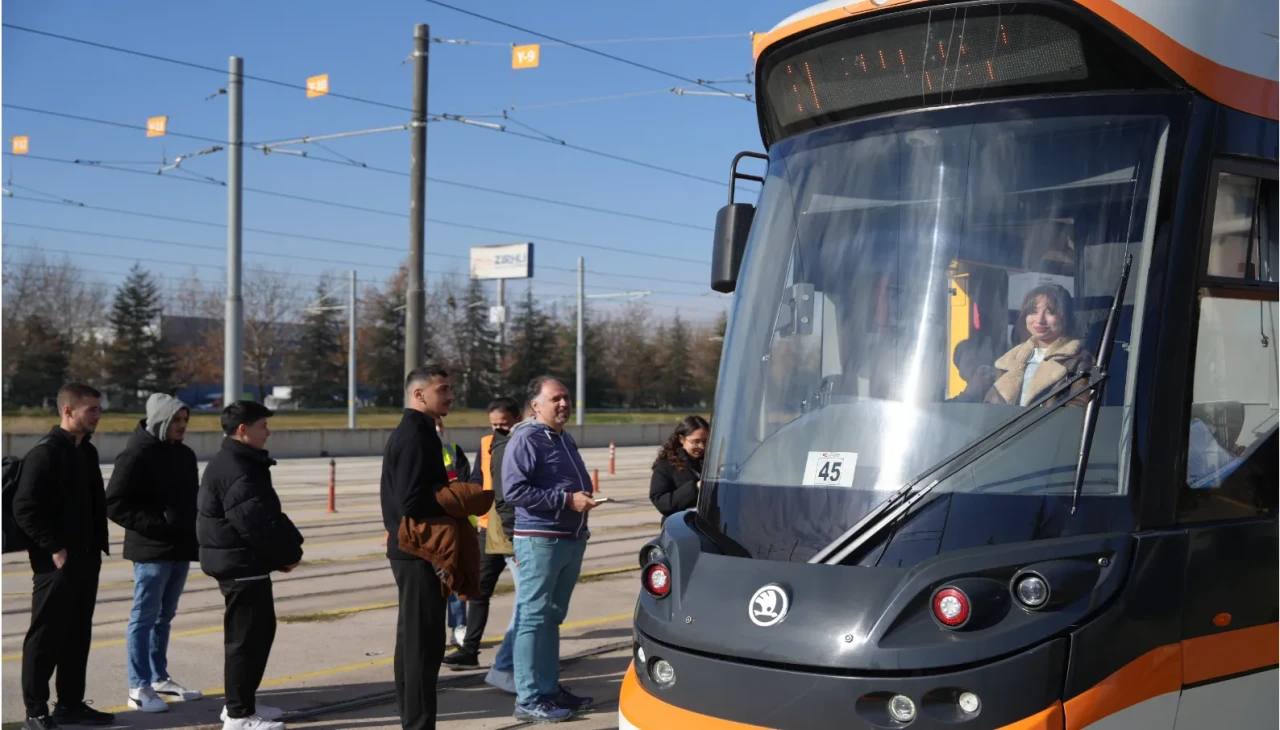 Eskişehir'de ESTÜ Öğrencilerine ESTRAM’da Raylı Sistem Uygulaması