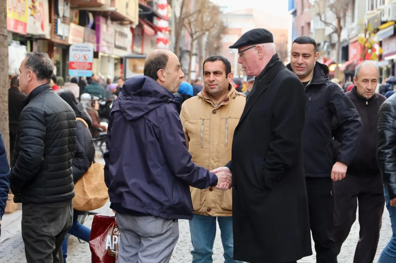 Başkan Kurt Asarcıklı Caddesi’nde Esnafın Nabzını Tuttu