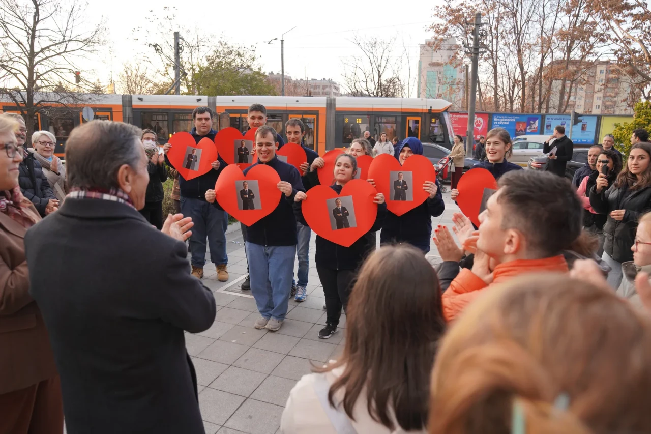 Tepebaşı’nda Özel Bireylerin “Farklı ve Özel” Karma Sergisi Açıldı