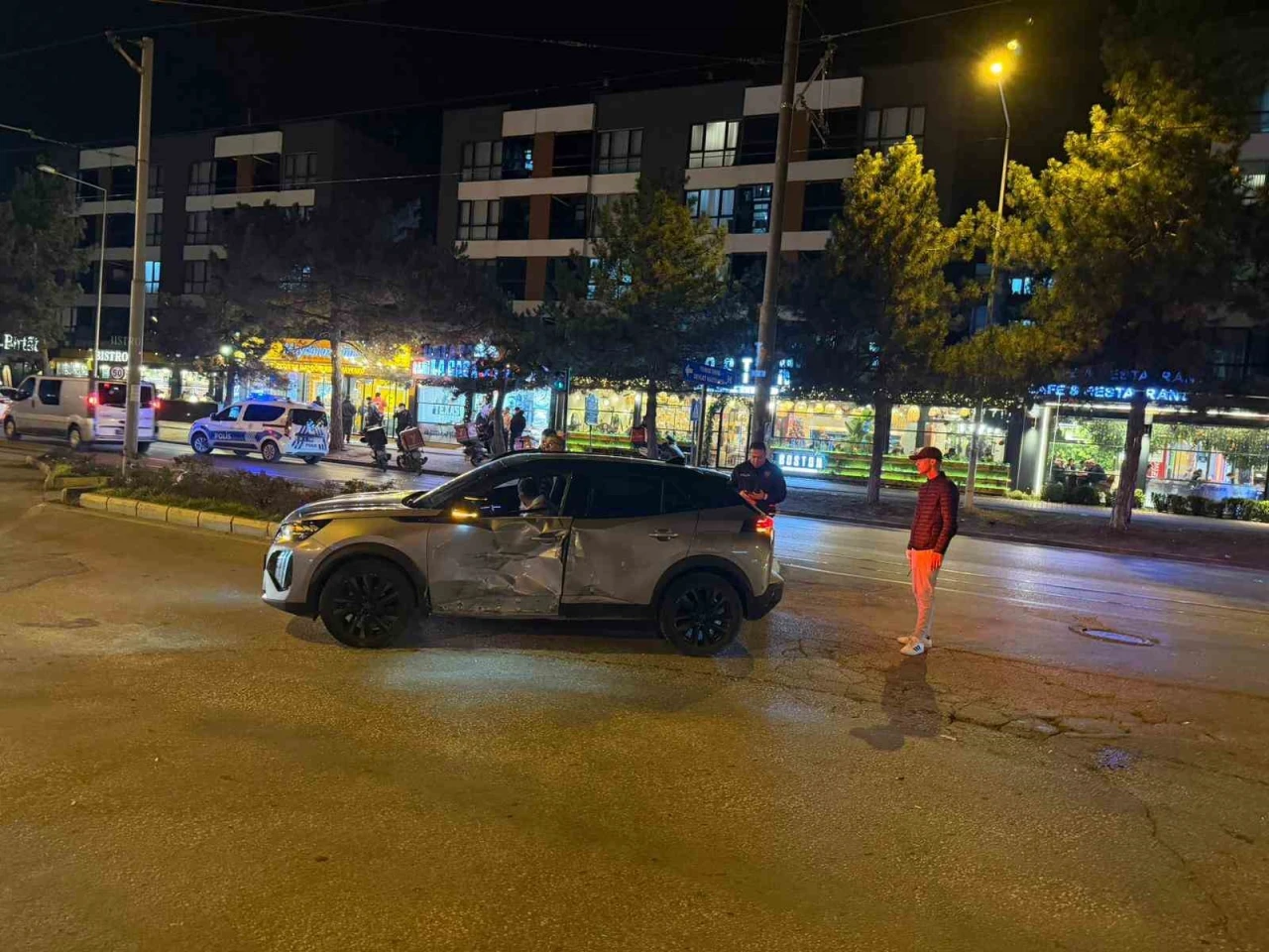 Eskişehir’de Gece Yarısı Kaza: Motosiklet Sürücüsü Yaralandı