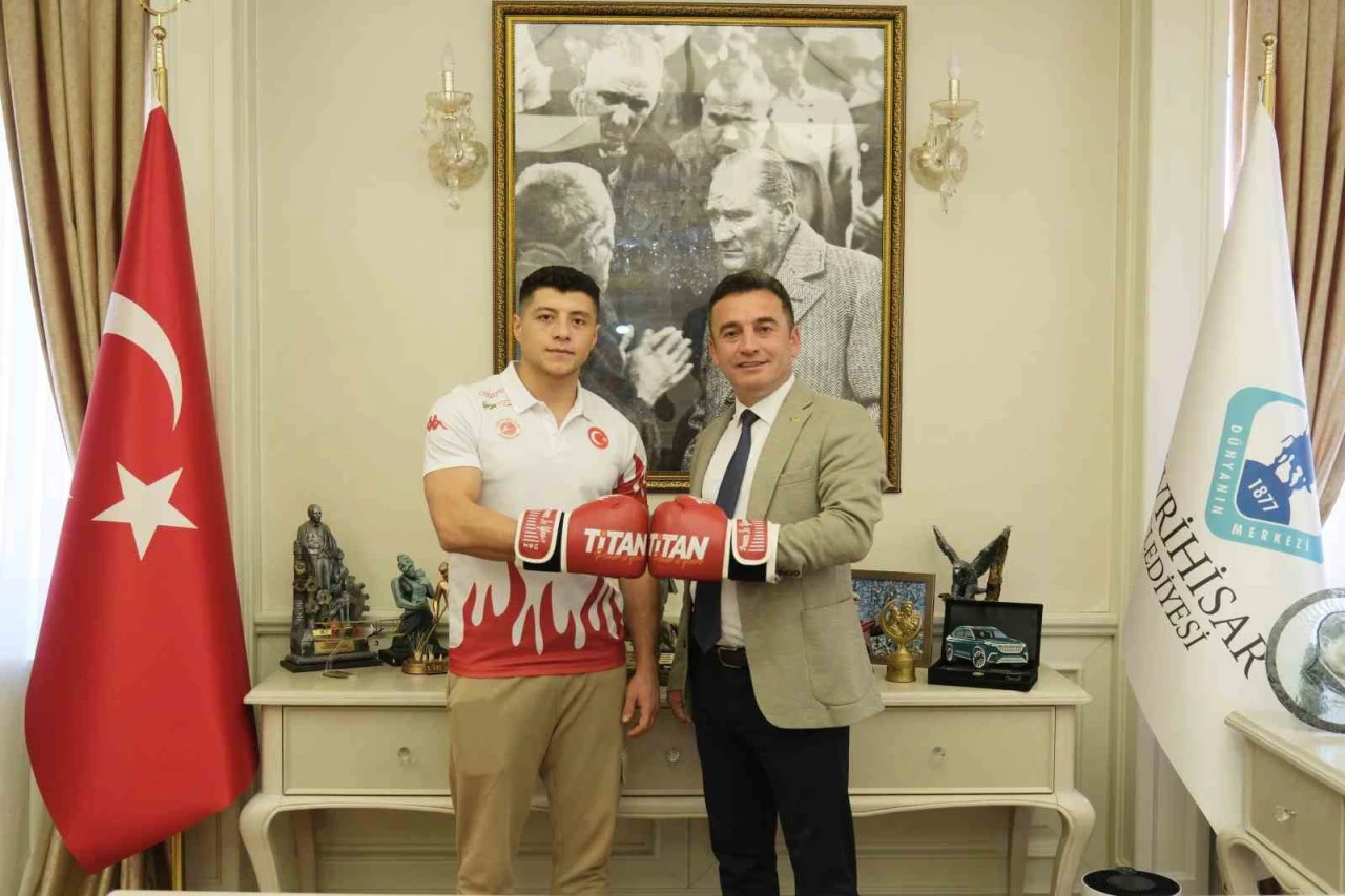 Milli sporcu Doğan Kılıç’tan Başkan Dökmeci’ye ziyaret