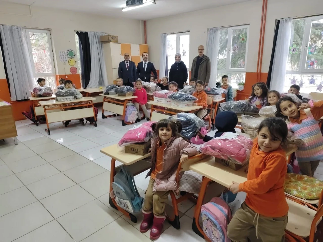 Yenipazar’da Öğrencilerin Yüzünü Güldüren Yardım