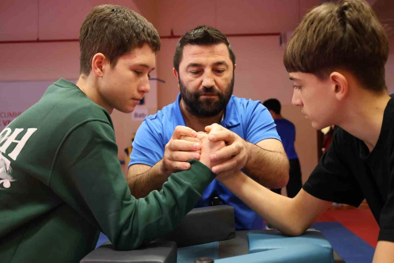Okul Sporlarında Bilek Güreşi Heyecanı Bilecik’te Sona Erdi