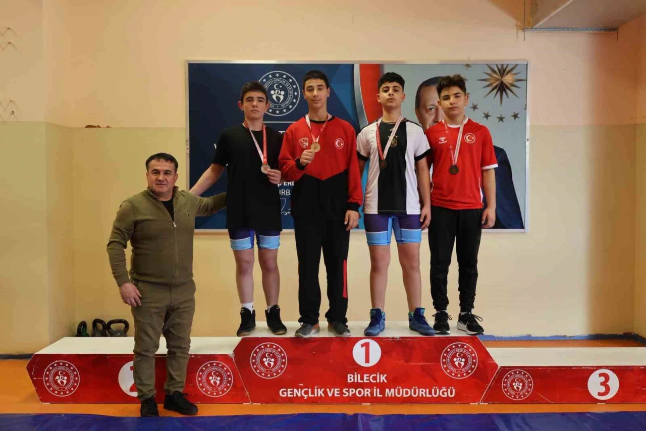 Genç Sporcular Güreş ve Yüzme Branşlarında Hünerlerini Sergiledi