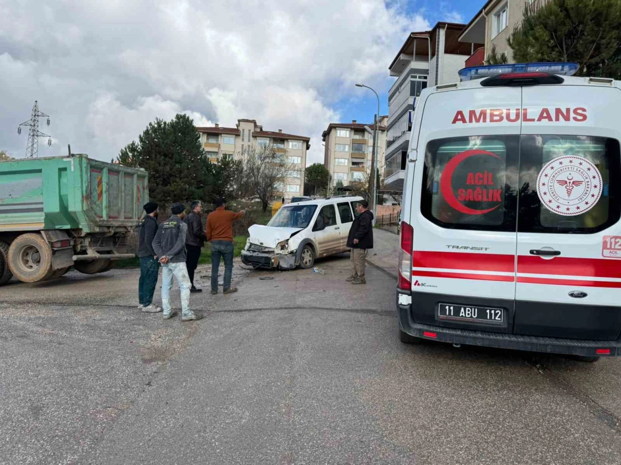 Bilecik’te İki Araç Kesişen Sokakta Çarpıştı: 4 Yaralı