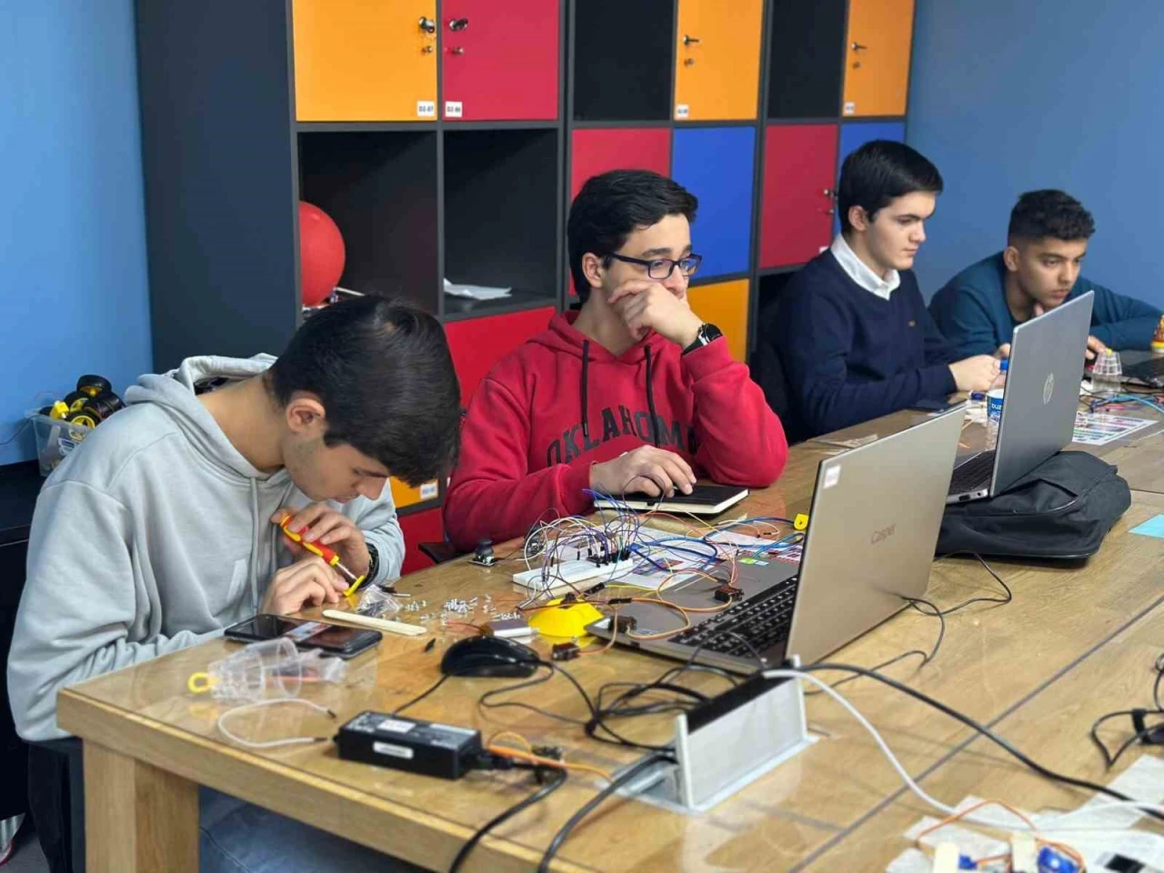 'Deneyap Teknoloji Atölyesi' Gençlere İnovasyon Kapısı Aralıyor