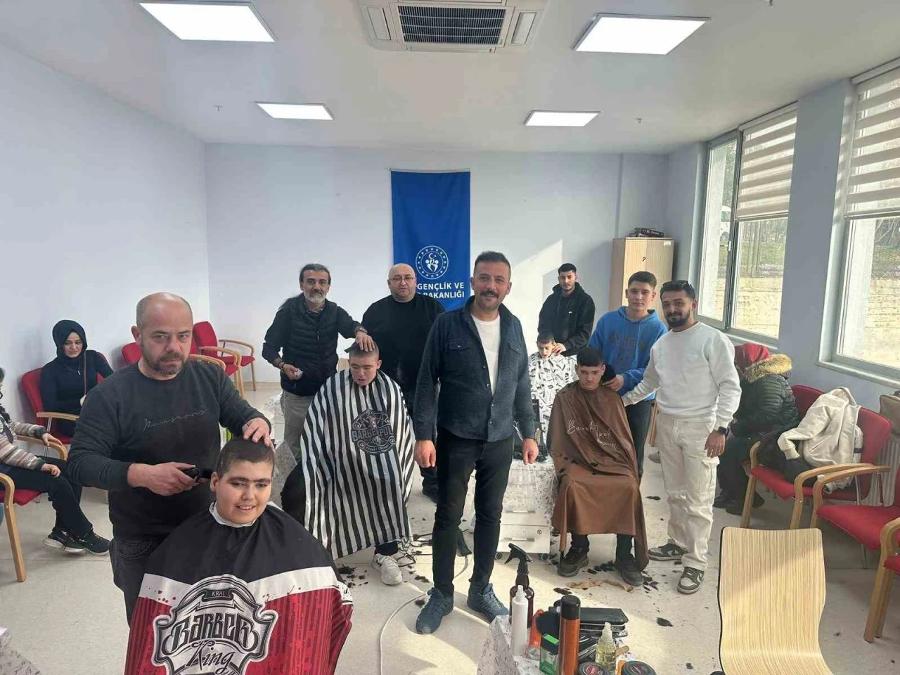 Engelli çocuklara moral oldu: Kuaförlerden anlamlı etkinlik