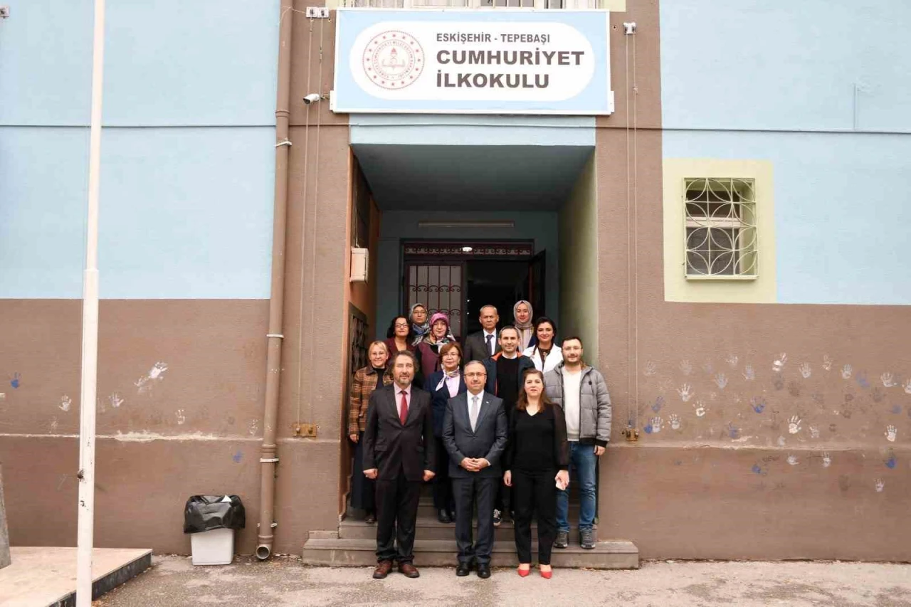 Eskişehir'de 129 Yıllık Eğitim Yuvasında Sinan Aydın Öğrencilerle Bir Araya Geldi