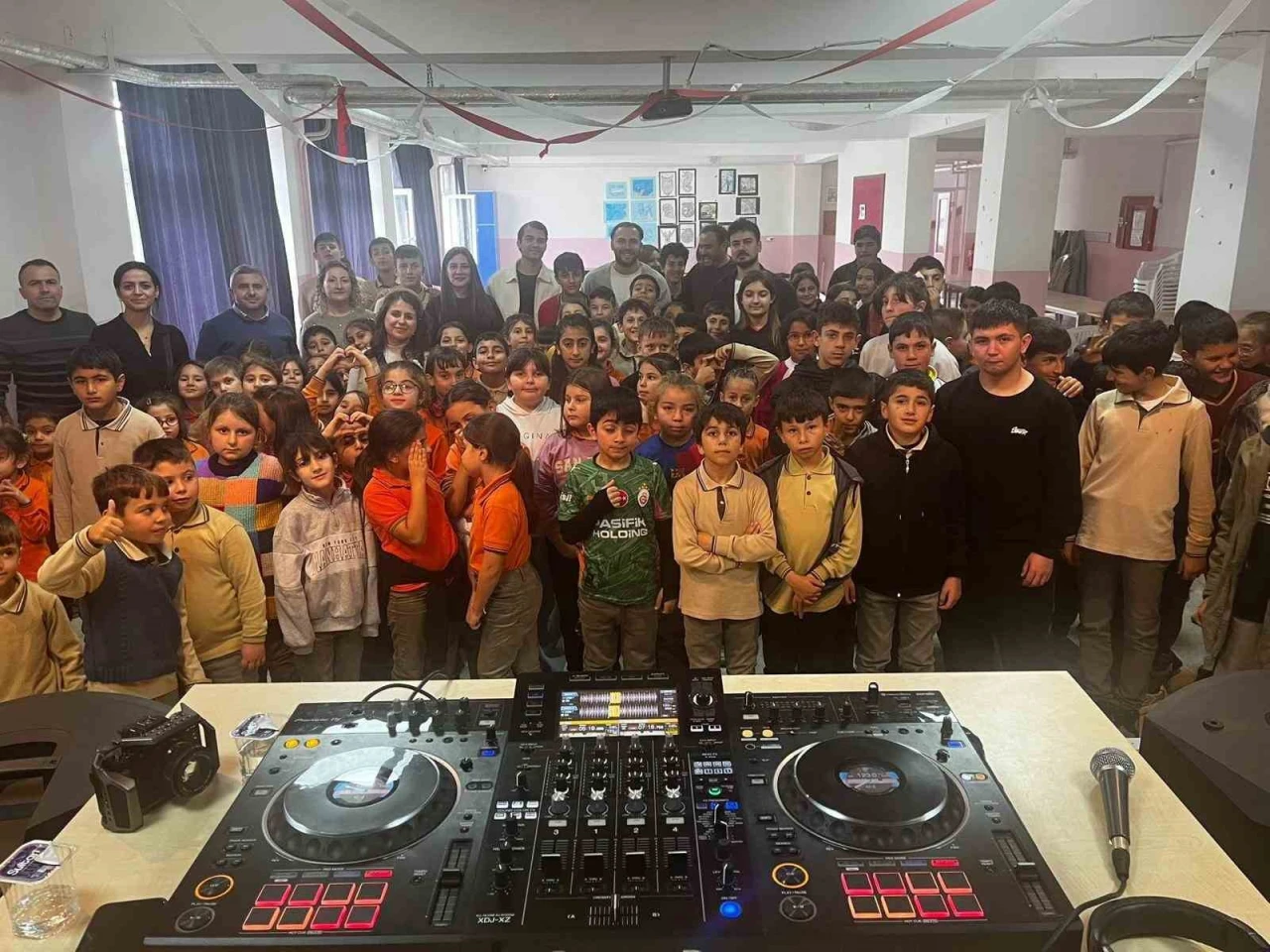 Eskişehir’de Öğrenciler DJ ile Buluştu: Mikserin Başına Geçtiler