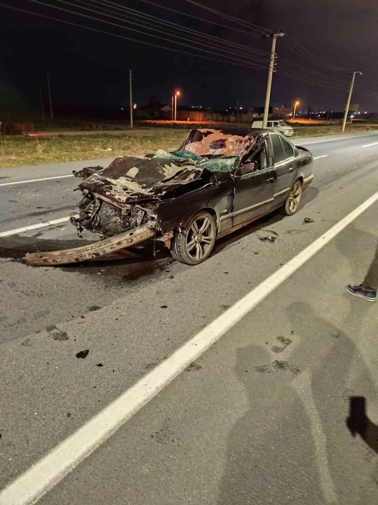 Afyonkarahisar’da Trafik Kazası: Otomobil Hurdaya Döndü