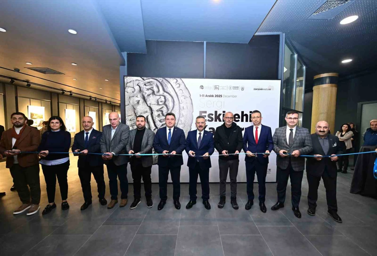 Eskişehir kazılarında gün yüzüne çıkan eserler fotoğraf sergisinde buluştu