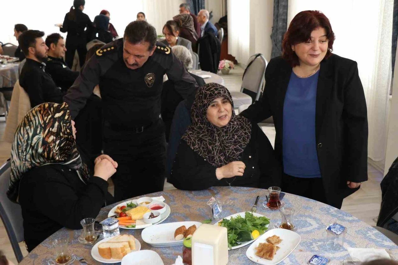 Kütahya’da Şehit Aileleri ve Gaziler Kahvaltıda Buluştu