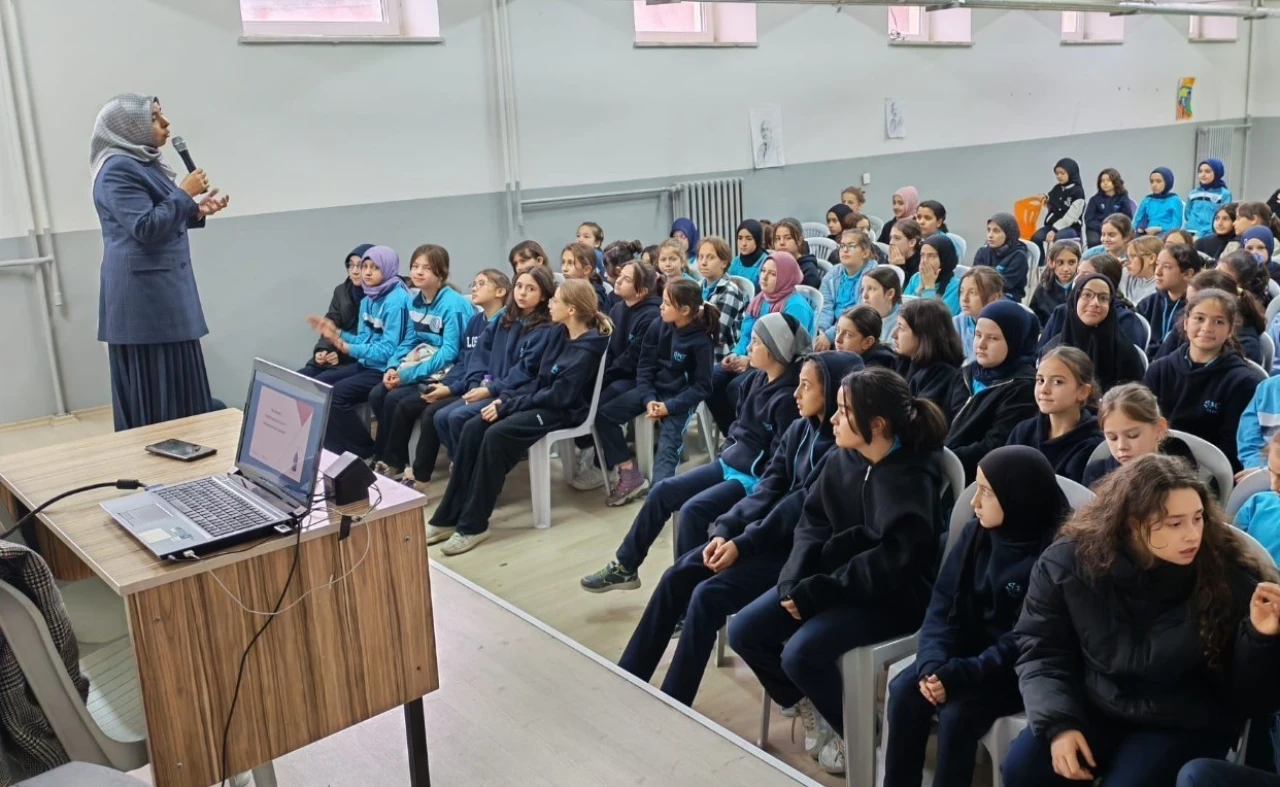 Kütahya'da İl Müftü Yardımcısı Demirci’den Gençlere Değerler Eğitimi Mesajı